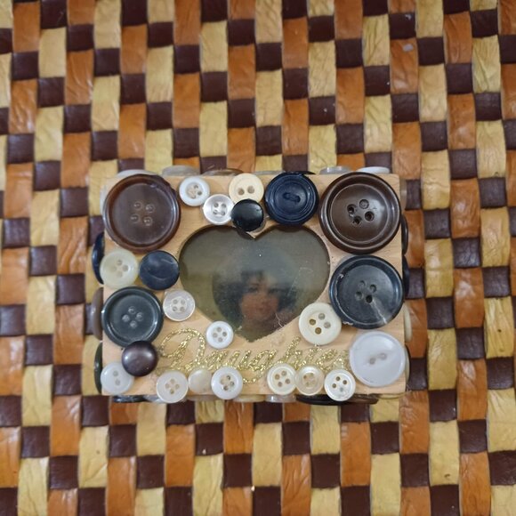 Vintage Button Box ~ Trinket Box ~ Button Collectors - Picture 2 of 4